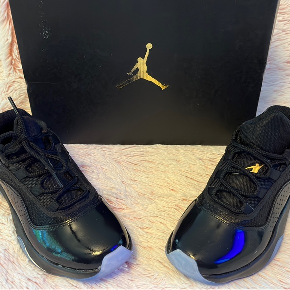 Air Jordan 11 CMFT Low (GS) size 4Y - Picture 2 of 5